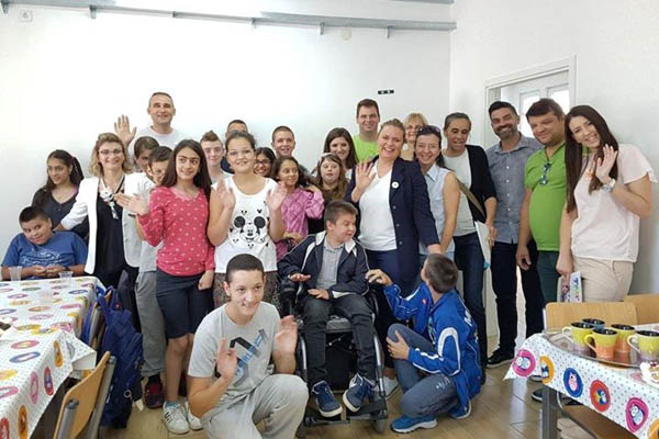 Organizacija "Čepom do osmeha" posetila školu "Mara Mandić"