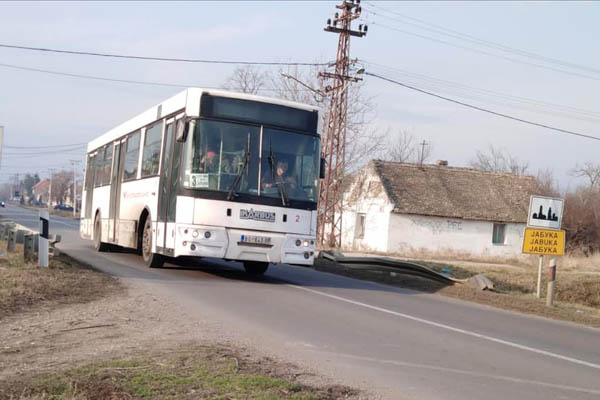 JABUČANI BESNI: Na liniji broj tri Jabuka-Stari Tamiš ponovo uglavnom krševi od autobusa