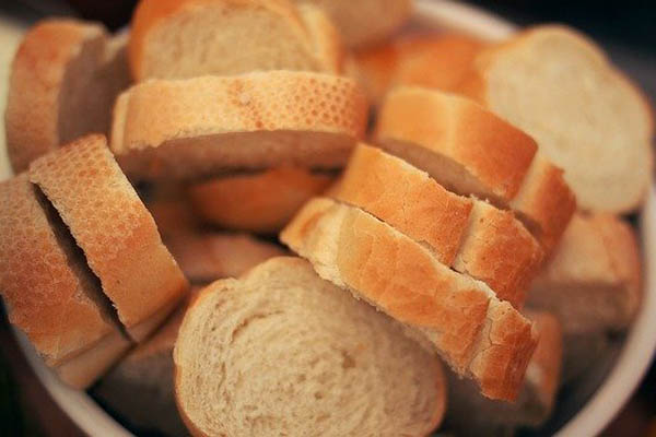 Zvuči neverovatno: Srbija uvozi hleb!