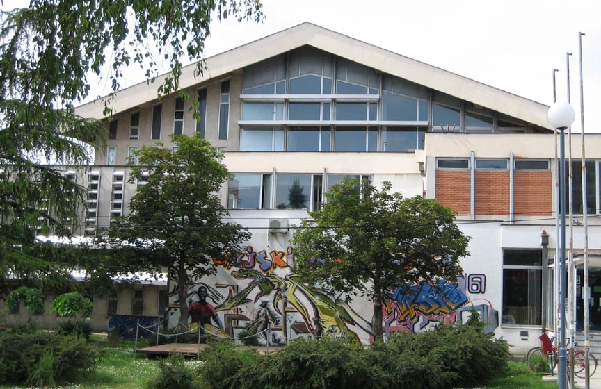 gradska biblioteka pancevo, promocija knjige dr zeljka leona, vajanje skulpture psihijatra, k-013, vesti pancevo, pancevo