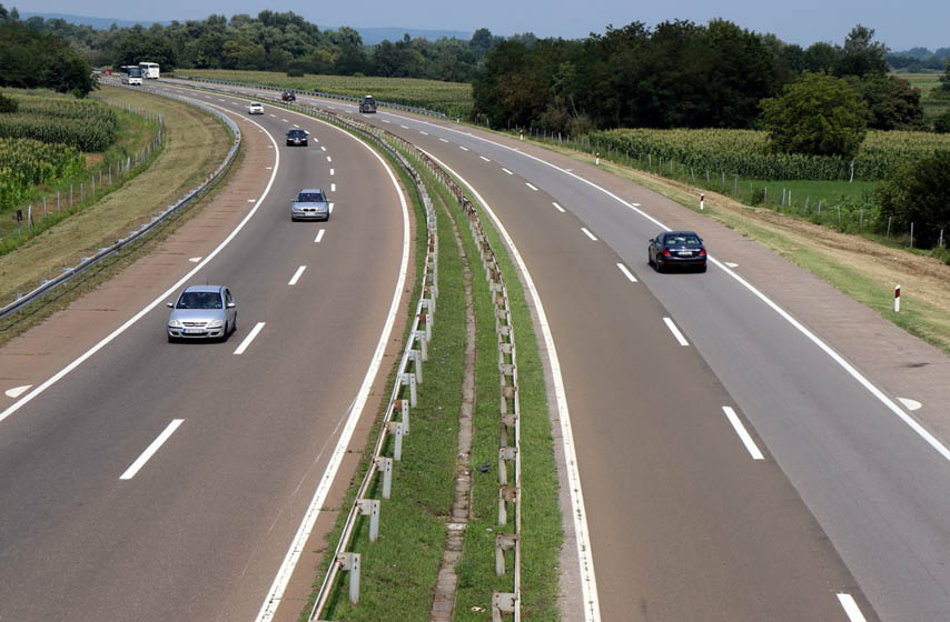 kradja saobracajnih znakova, saobracajni znak, autoput, auto-put, saobracajna signalizacija