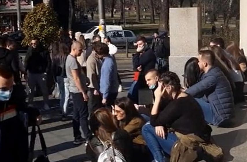 pravni fakultet u beograd, studenti blokirali pravni fakultet u beogradu, blokada pravnog fakulteta