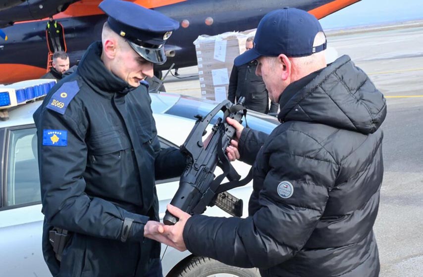 kosovo, puske, policijske patrole