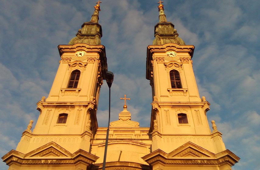hram uspenja presvete bogorodice, crkva sa dva tornja, pancevo, paljenje badnjaka, liturgija, k-013, vesti pancevo, bozic