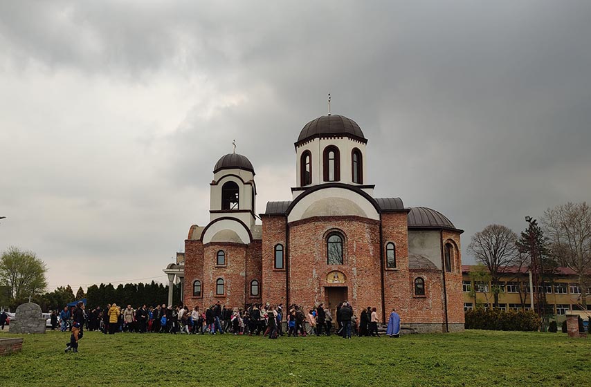 badnje vece, paljenje badnjaka, jabuka