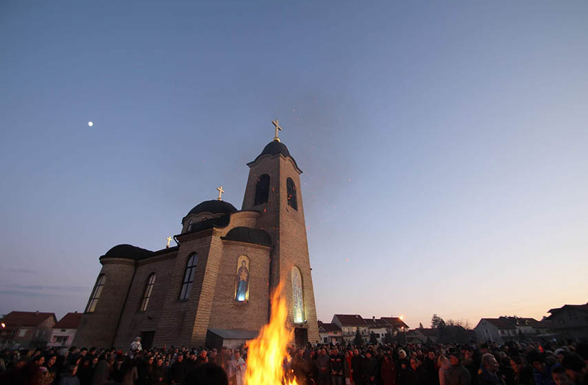 hram svetog save, pancevo, vesti pancevo, k-013, bogosluzenje, paljenje badnjaka, bozic