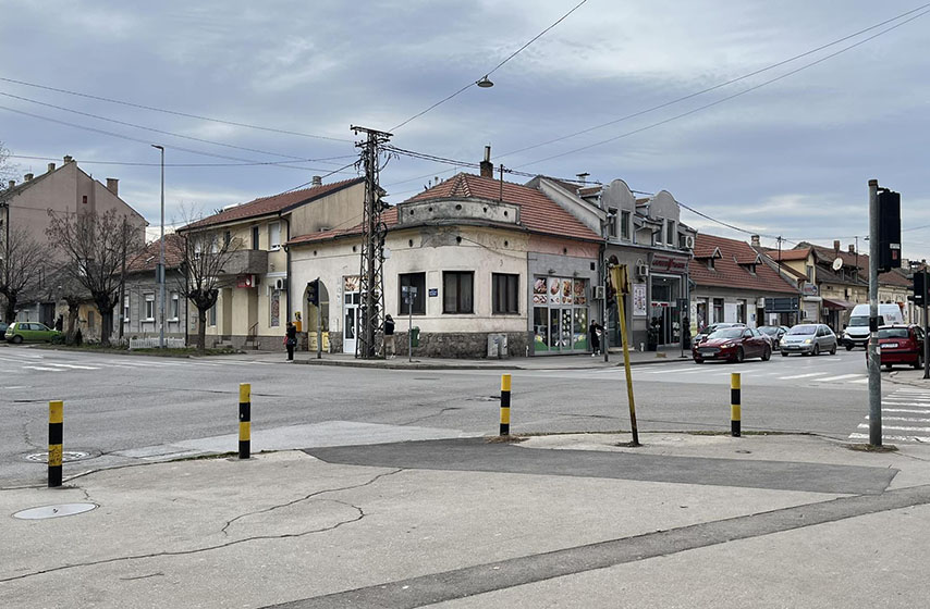 ko je ukrao banderu, ulica zarka zrenjanina, pancevo, bandera ulicne rasvete